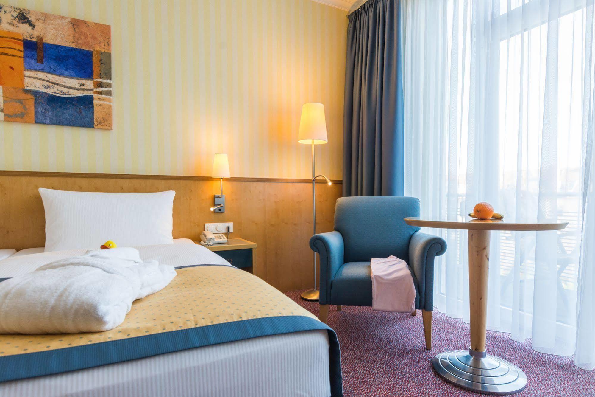Strand-Hotel Huebner Rostock Exterior photo